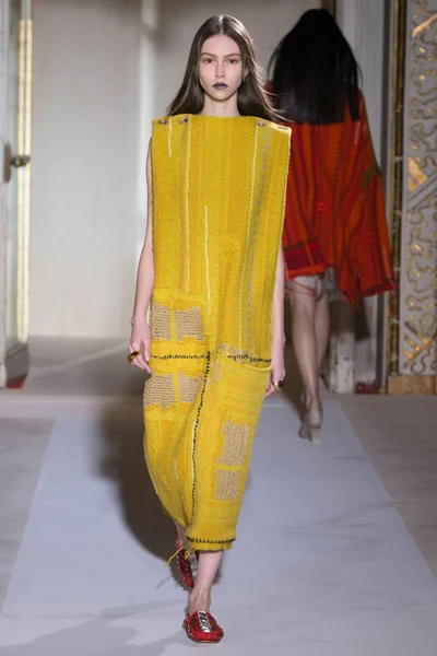 Look 25